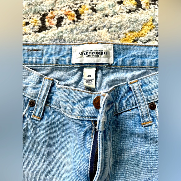 Abercrombie and Fitch women’s jeans. Size 4 - Picture 6 of 10